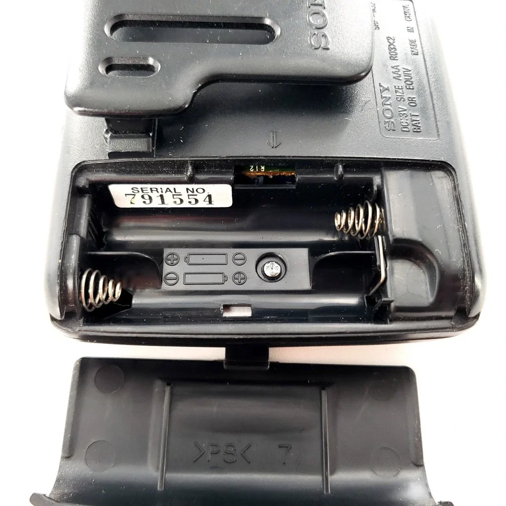 Sony Walkman SRF-M32 FM/AM Radio w/ Belt Clip Tested & Works